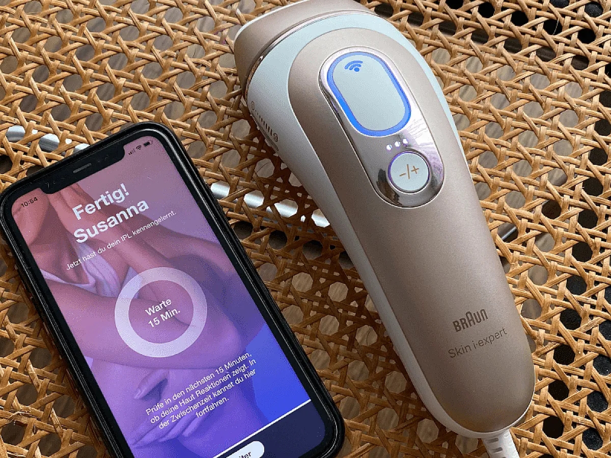 Das neue Braun IPL Skin i-expert Pro IPL PL7253 neben der dazugehörigen App