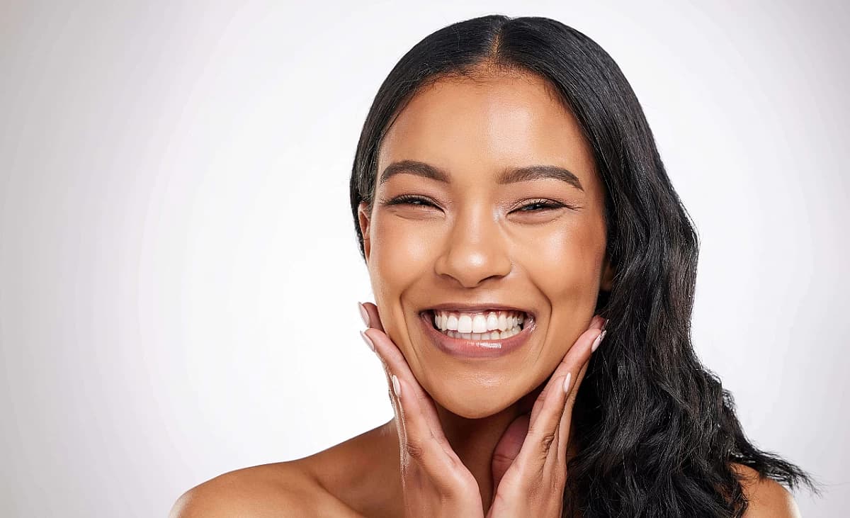 Make-up mit Highlighter und Bronzer