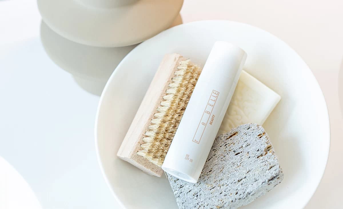 Ebenmässiger Teint mit The Beauty Balm LSF 25 von reBELLE Beauty