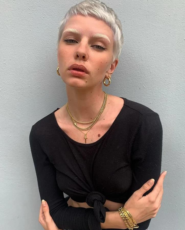 Blondierte Augenbrauen von matamarozzi