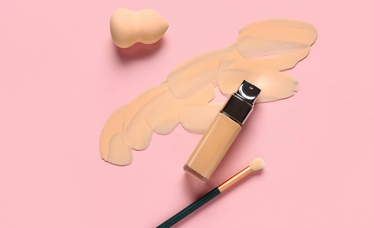 Schwämmchen und Pinsel für Foundation